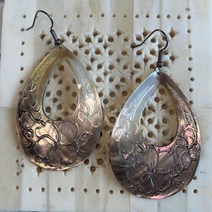 Tahitian shell drop earrings